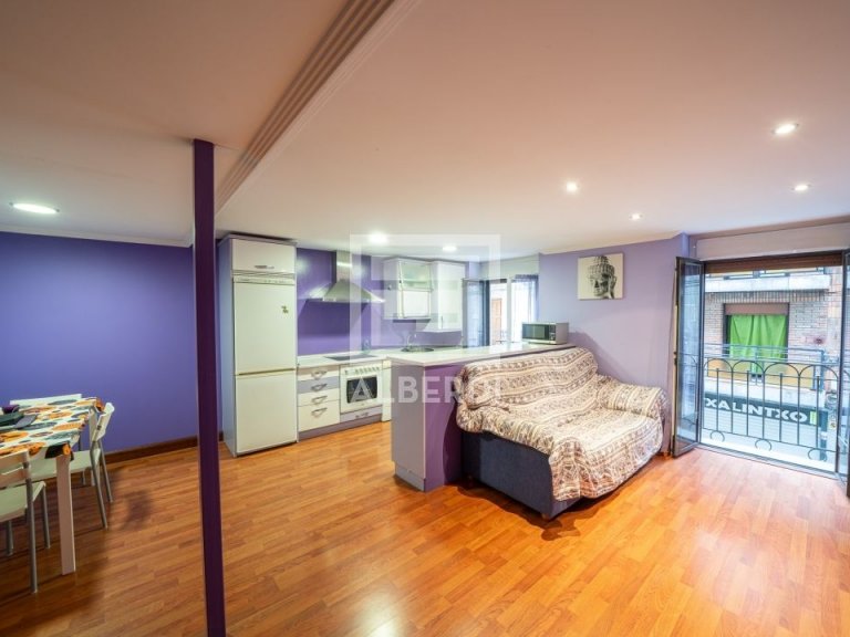 Eraberritutako etxebizitza salgai Kale Nagusian